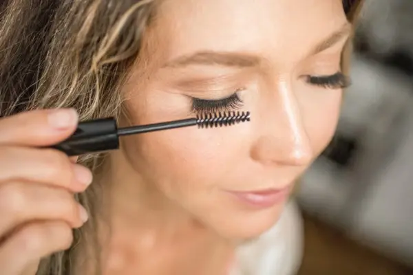Growth Serum | Eyelash Eyebrow Serum | Natural eyelash support | Organic Ingredients - Image 2